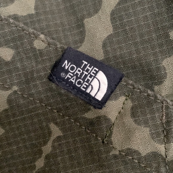 THE North Face Hiking Shorts, Size 2, Army Green. - Picture 3 of 7